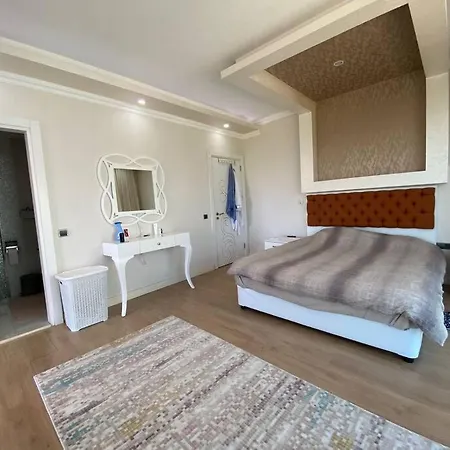 Orman Ve Deniz Manzarali Luks 3+1 Apartment
